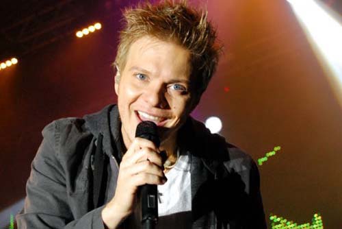 Michel Telo canta la Mamaia