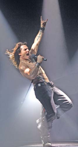 Tom Cruise si-a socat fiica