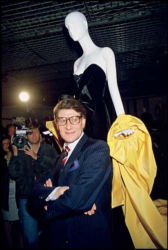 Yves Saint Laurent isi schimba numele