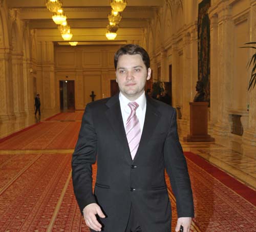 Sova a venit la DNA, la doar cateva ore dupa ce Senatul a aprobat retinerea sa