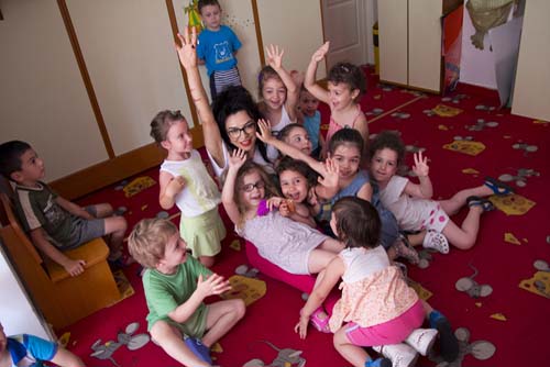 DJ Wanda, educatoare pentru 40 de copii sarmani