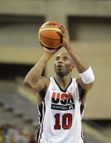 Kobe Bryant, cu „extraterestrii” pe ghete
