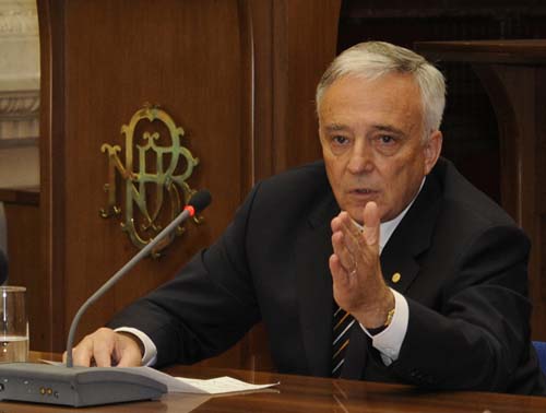 Isarescu: Ca sa supravietuiesti in Romania, ai o singura sansa – sa faci evaziune fiscala