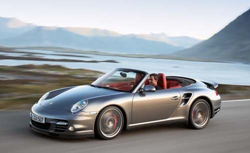 Volkswagen parcheaza Porsche in garajul sau
