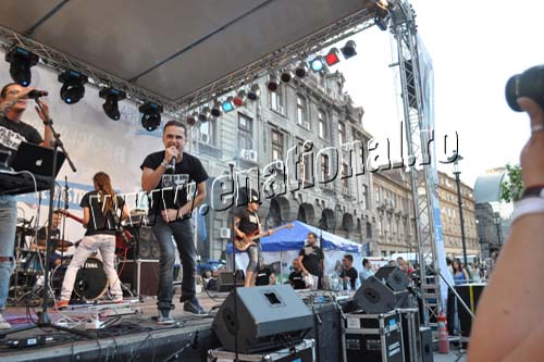 Animal X, concert pe doze de aluminiu si PET-uri in Centrul Vechi