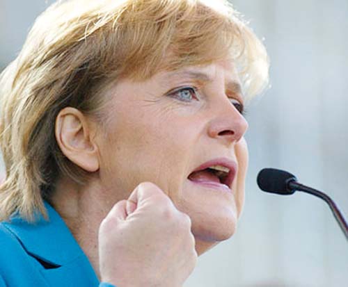 Angela Merkel l-a convocat pe ambasadorul Romaniei la Berlin pentru explicatii privind situatia de la Bucuresti