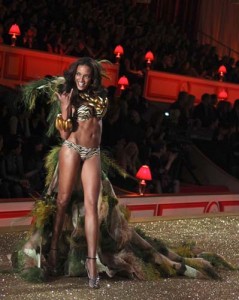 Victoria - Ziarul National's Secret Fashion Show, The Lexington Armory, New York, America - 10 Nov 2010