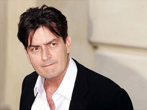 Charlie Sheen “twittereste” cand face sex