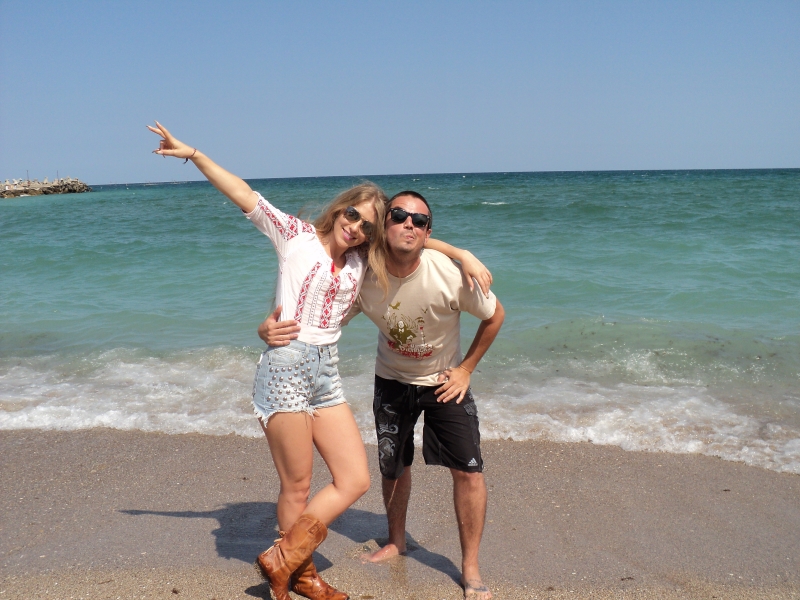 Corina si Antonia, pe plaja, in mijlocul fanilor, la Neptun si Costinesti! – FOTO