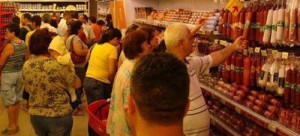 cumparaturi la carrefour crop - Ziarul National