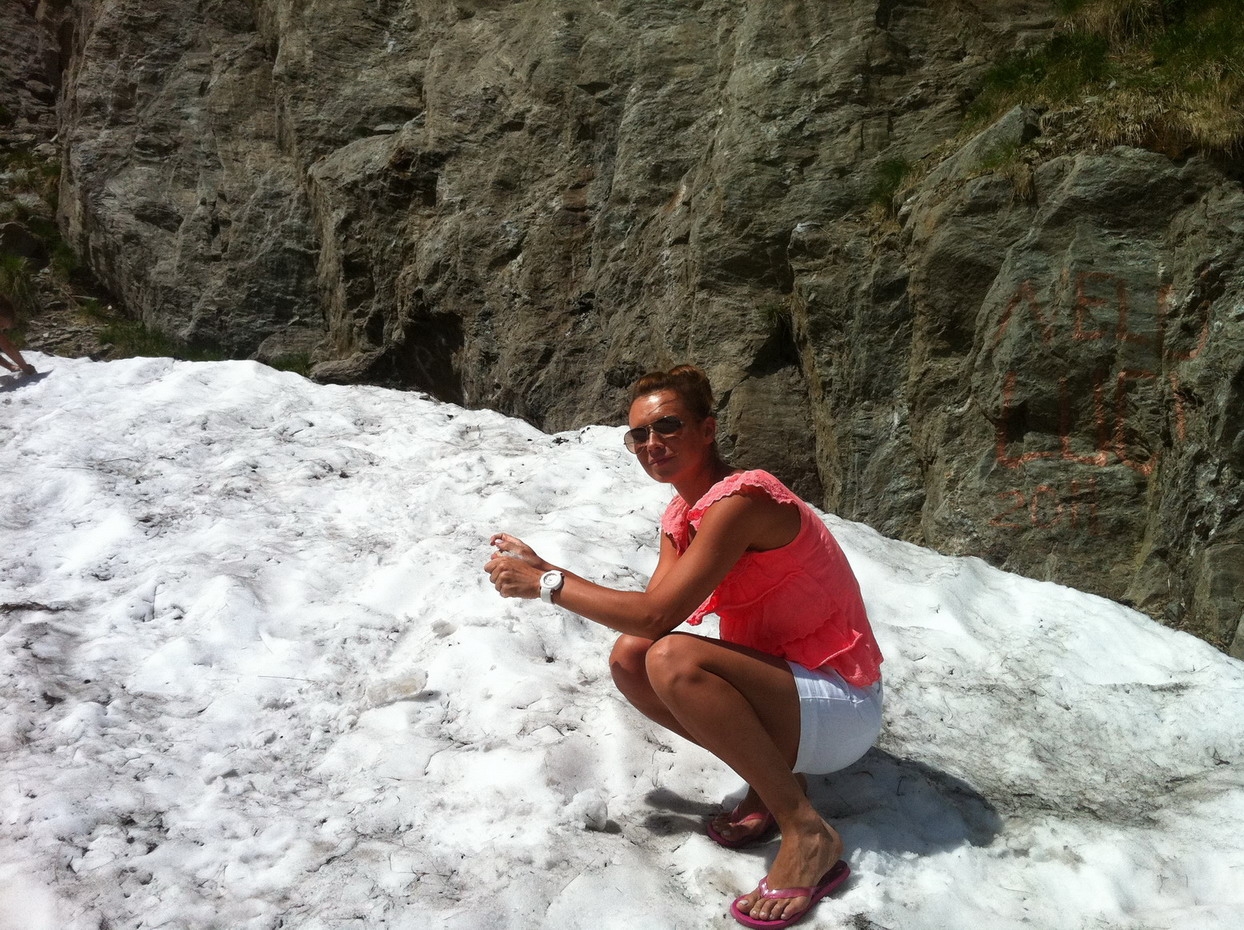 Magda Palimariu a colindat Romania in vacanta, pana a dat de zapada! – FOTO