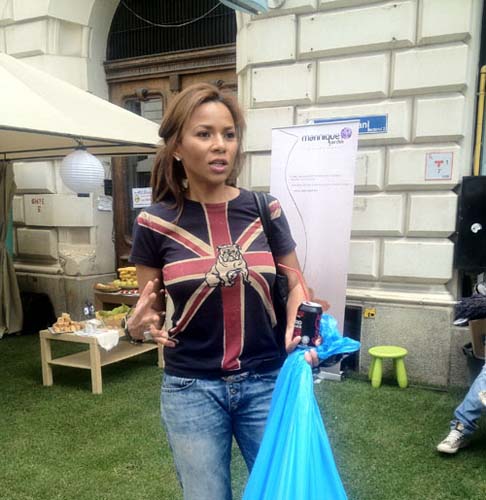 De ce a carat Nadine un sac de sticle goale prin Centrul Vechi?
