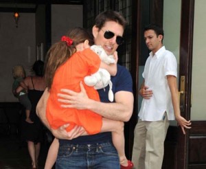 Tom Takes Suri To Chelsea Piers - Ziarul National