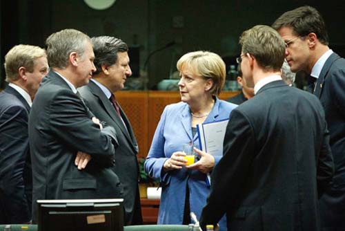 Angela Merkel face presiuni pentru un nou tratat al UE