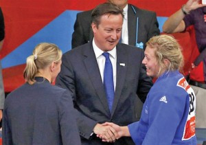 Gemma Gibbons congratulated by David Camerona after winning silver medal - Ziarul National