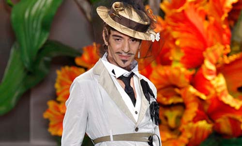 Galliano a pierdut Legiunea de Onoare