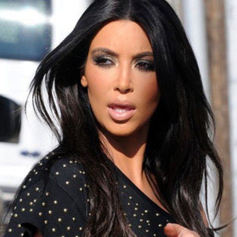 VIDEO INCREDIBIL: S-a muls in fata camerelor TV, pentru a o „trata” pe Kim Kardashian cu lapte de la san!
