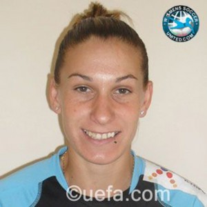 Laura Rus medalion sageata catre cea cu ghete galbene - Ziarul National