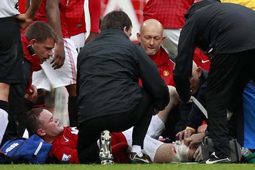I-au taiat piciorul lui Wayne Rooney