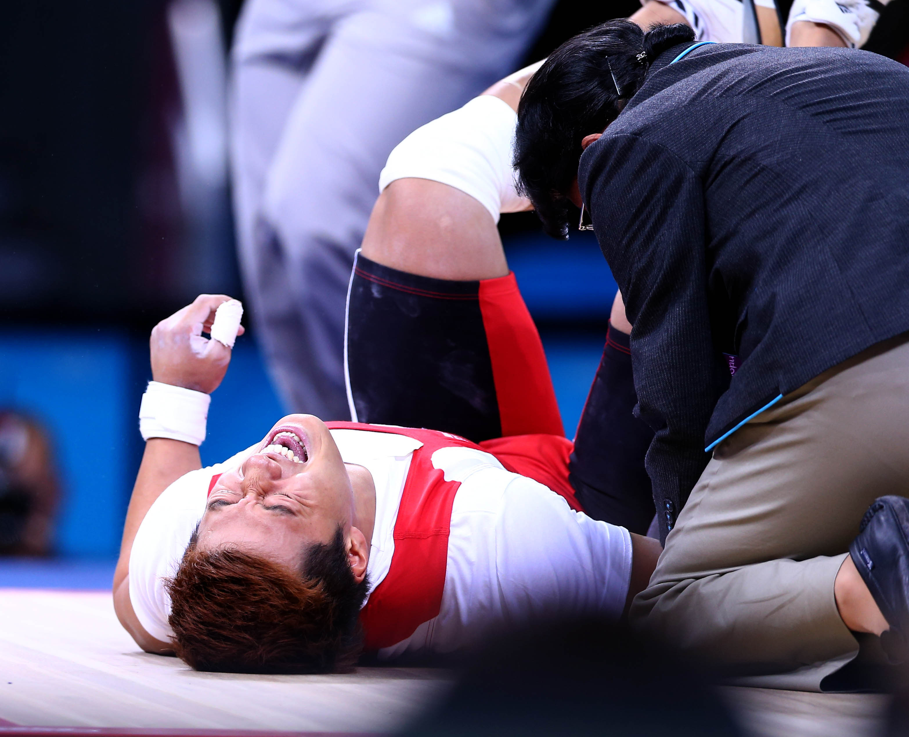LONDRA 2012 (VIDEO): Accidentare groaznica la haltere (IMAGINI SOCANTE)