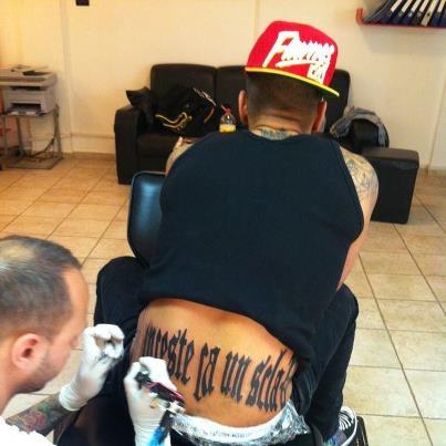 Alex Velea si-a facut un tatuaj nou. Vezi cum arata!
