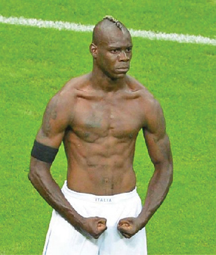 SuperMario isi suna noaptea fosta iubita, o injura, apoi inchide!