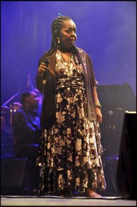 CESARIA EVORA EN CONCERT AU GRAND REX A PARIS - Ziarul National