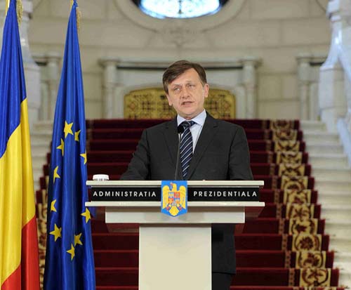 Crin Antonescu si-a disponibilizat consilierii