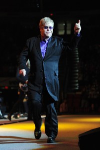 Elton John bei einem Auftritt in der PNC Arena in Raleigh - Ziarul National
