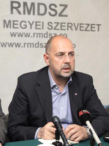 UMDR isi apara oamenii in strada