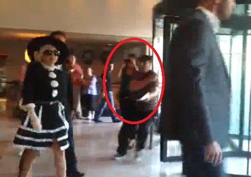 A speriat-o pe Lady Gaga si a platit scump pentru asta! -VIDEO