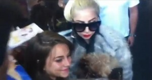 lady gaga haina blana - Ziarul National