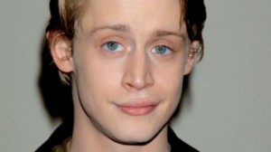 Macaulay Culkin, fotografii socante! Actorul, chinuit de dureri in plina strada!