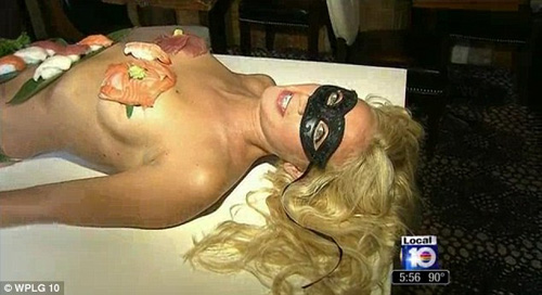 La Miami se mananca sushi de pe modele goale-pusca