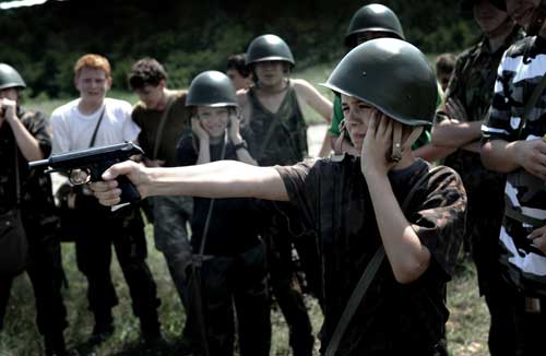 Tabere militare pentru adolescentii unguri