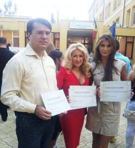 Roxana Ilie si Raluca Bambi - Ziarul National