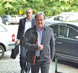 Vasile Blaga - PDL sedinta - Narcis Pop (10) - Ziarul National