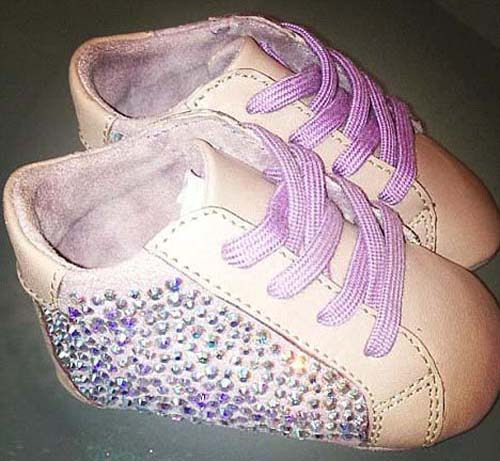 Beyonce si-a echipat fetita cu adidasi cu Swarovski