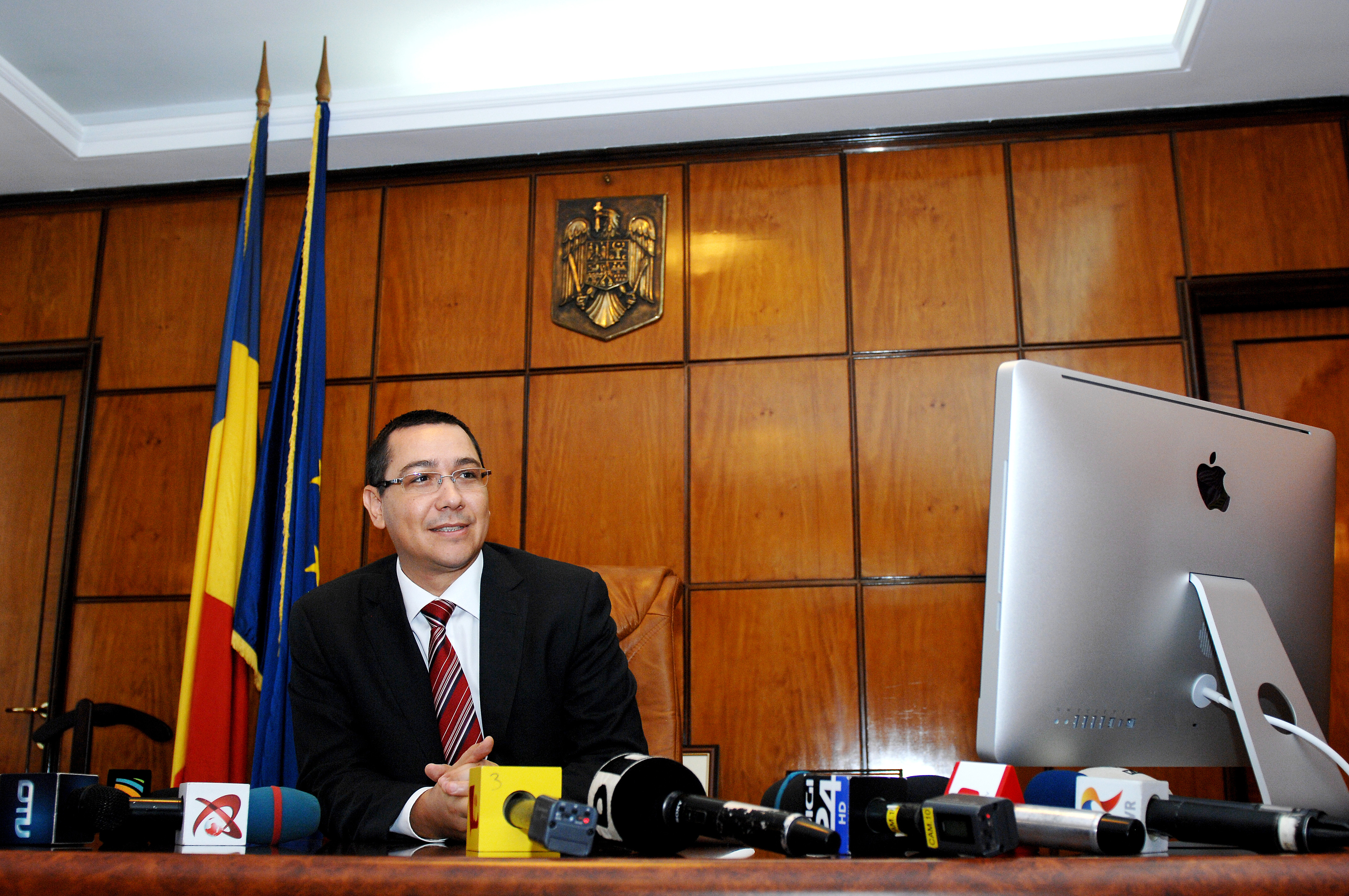 Ce cadou a primit Victor Ponta, de ziua lui, de la presedintele Basescu
