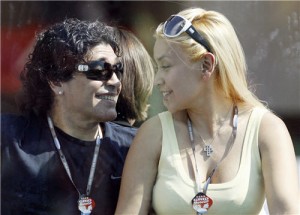 Iubita lui Maradona l-a dat de gol!