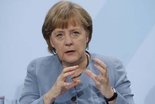 Zeci de camioane din convoiul cu ajutoare s-au intors in Rusia. Intre timp, Merkel a ajuns in Ucraina