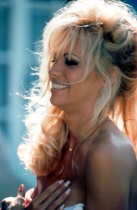 pamela anderson - Ziarul National