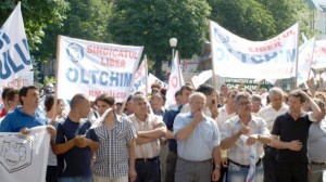 proteste_angajati_olchim - Ziarul National