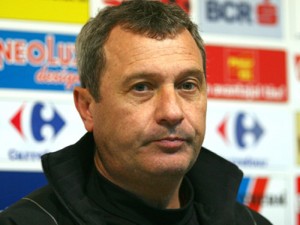 CONFERINTA - LPF 2009 - GLORIA BUZAU - DINAMO BUCURESTI - Ziarul National