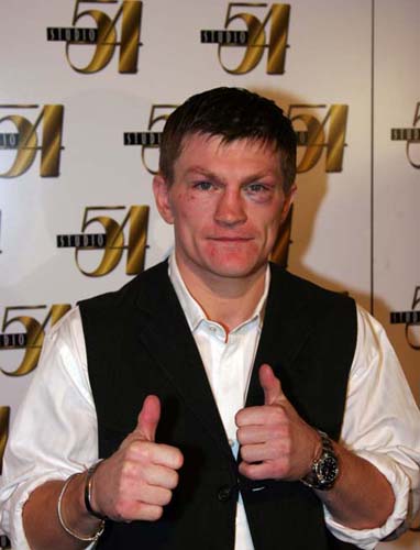 Ricky Hatton, fostul campion mondial de box, facut KO de propriul tata