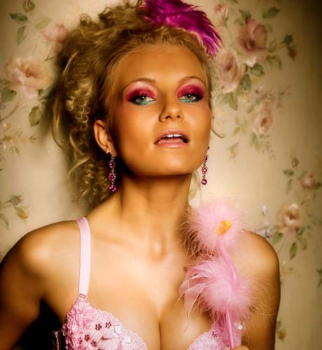 Sylvia isi face reality-show cu tatuaje