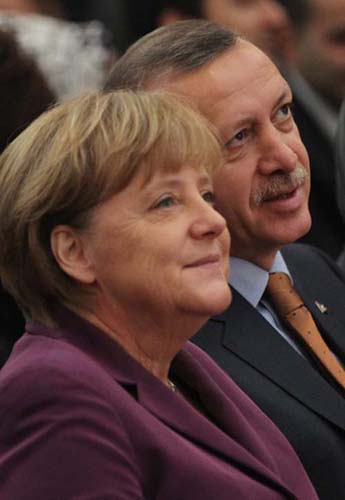 Merkel il „plagiaza” pe Ponta in privinta Siriei