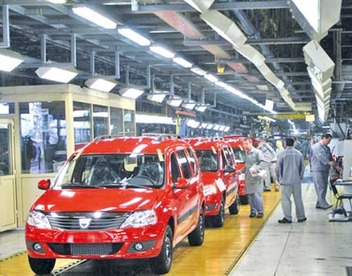 Renault ameninta cu inchiderea tuturor fabricilor sale