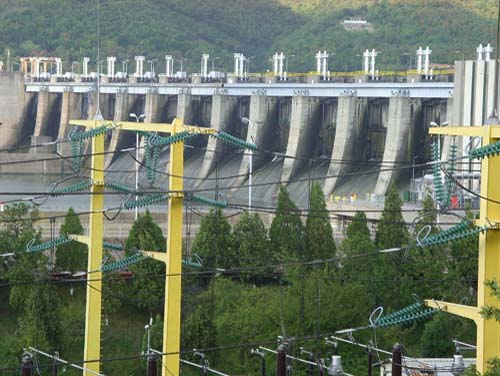 FMI: Hidroelectrica e un producator ineficient de energie hidro