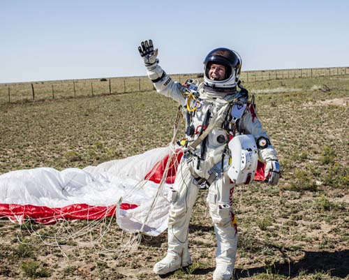 Felix Baumgartner a depasit viteza sunetului